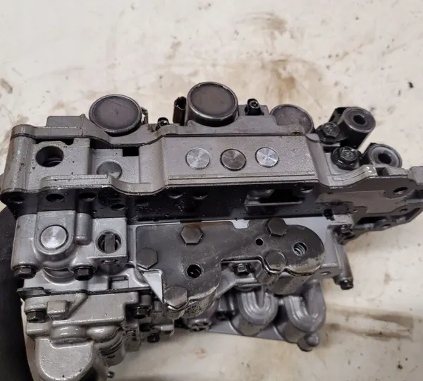 Opel Vectra C 2006 vaihteiston hydrauliikkayksikkö OEM JUT74370 image 4