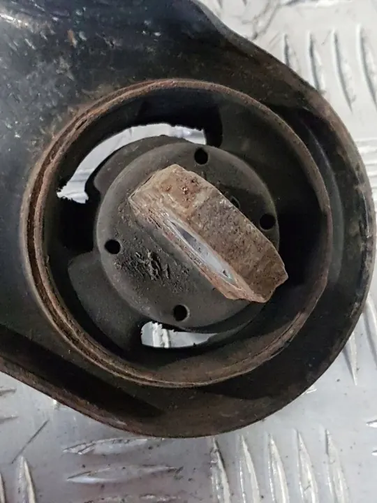 Mitsubishi Outlander 2017 Mozzo ruota posteriore sinistro image 3