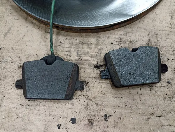 Discos e pastilhas de freio traseiro BMW G22 430i OEM image 2