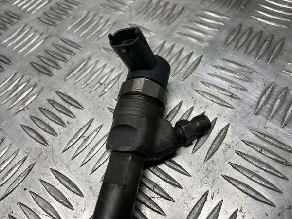 Inyector OEM 885858585 para Renault Master III 2.3DCI image 3