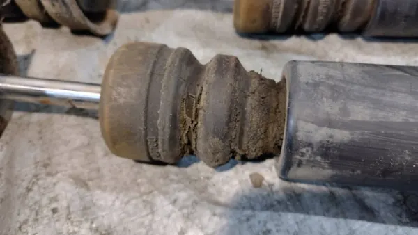 Ammortizzatore KYB Kia Picanto Posteriore 1.0/1.1/1.1D 04.04 image 8