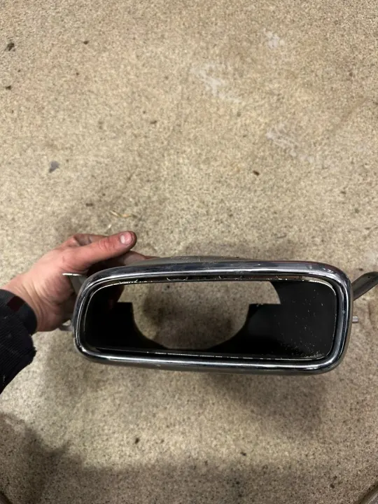 Volvo XC90 II Terminal Escape OEM 31690660 Esquerdo Cromo image 2