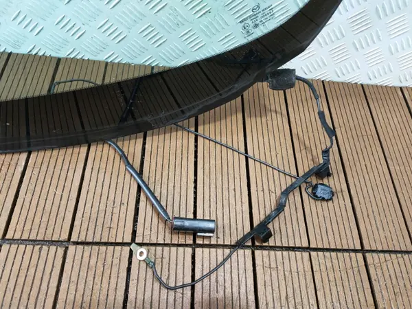 Mazda 3 BL 09-13 framruta OEM med sensor image 4
