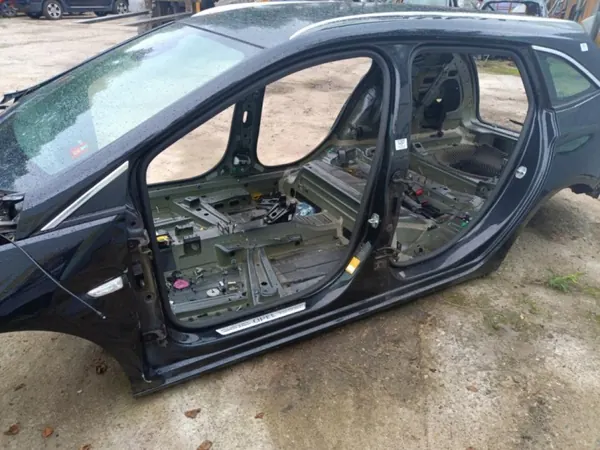 Opel Astra V kvartspanel pelare vänster OEM 01 image 3