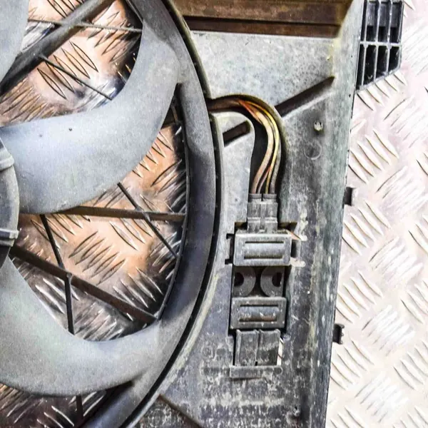 VOLVO XC90 Kylarrubrik Fläkt 30680005 image 3