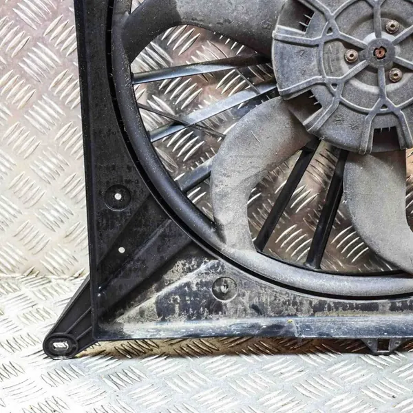 VOLVO XC90 Kylarrubrik Fläkt 30680005 image 4