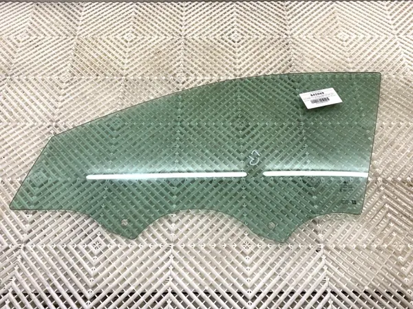 Vidro dianteiro esquerdo OEM 5E3845201 para Skoda Octavia IV image 2