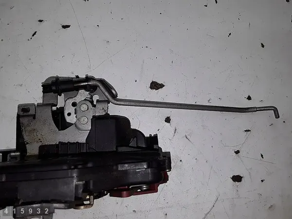 Vänster fram dörlås Audi A4 2002 8E1837016C image 4