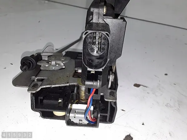 Vänster fram dörlås Audi A4 2002 8E1837016C image 5