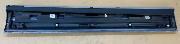 Etuoikea Ovenlista OEM 8U0853960D Audi Q3 8U image 3