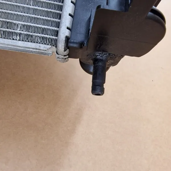 Radiateur d'eau OEM D0Z2G 214107326R pour Dacia/Renault image 5