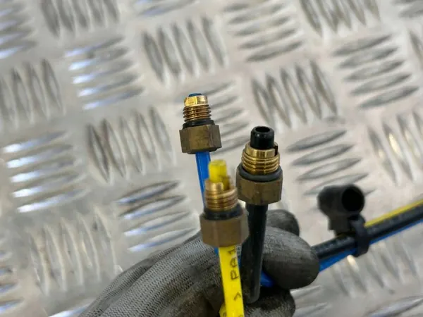 Ilmaputki Tesla Model X OEM 102793300D - Käytetty image 3