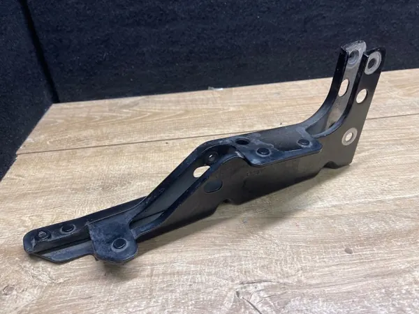 Suporte de montagem direito OEM EX5316795AA Jaguar F-Type image 3