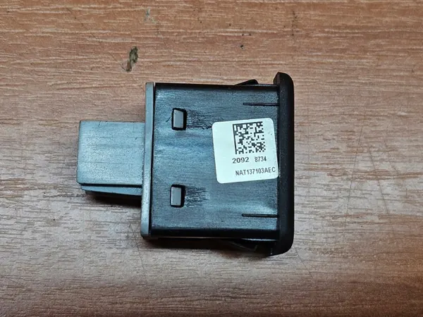 Prise USB OEM 20928734 pour Opel Adam Corsa E image 3