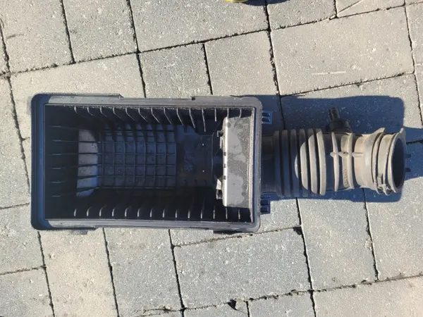 Kia Rio IV 2017 5t 1.2 Luftfiltergehäuse OEM 2111-H8120 image 3