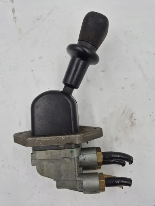 Soupape de frein à main OEM 81523156171 pour MAN TGA image 2