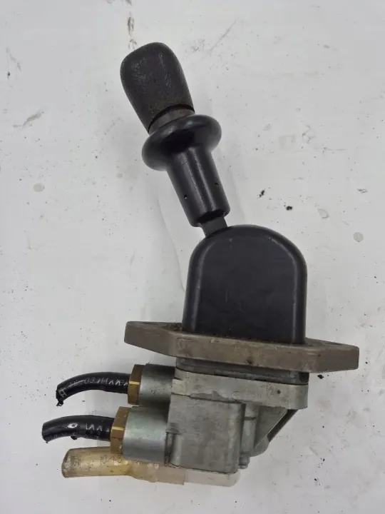 Soupape de frein à main OEM 81523156171 pour MAN TGA image 3