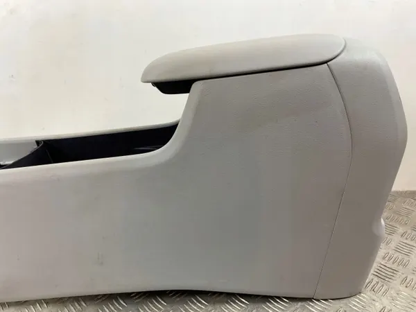 Accoudoir console Hyundai Kona II OEM 846B5BE001 image 5