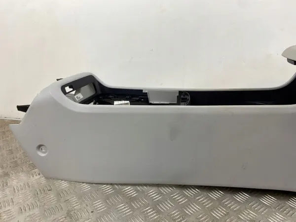 Accoudoir console Hyundai Kona II OEM 846B5BE001 image 6