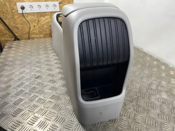 Accoudoir console Hyundai Kona II OEM 846B5BE001 image 8
