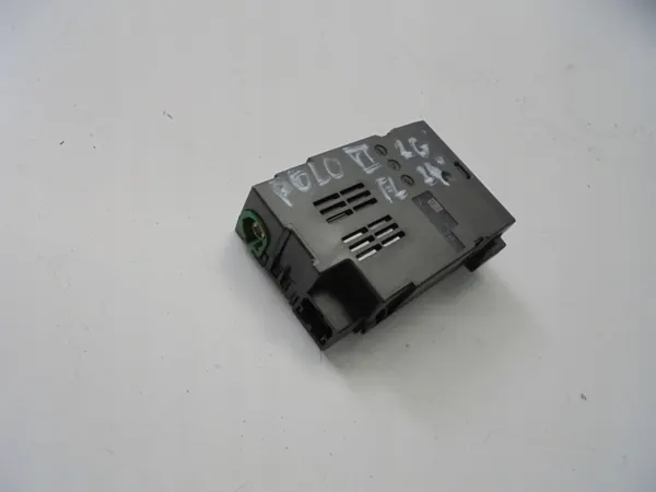 USB-porttipistorasia OEM 2G6035700 VW Polo VI:lle image 3
