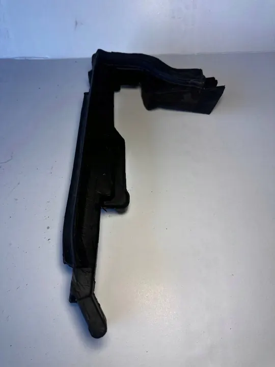 Audi Q5 8R Escudo de Salpicaduras Motor Izquierdo OEM 8R0823731A image 2