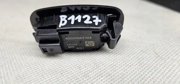 Mercedes W238 Ovi Valo OEM A0009069704 Vasen/Oikea Etu image 4