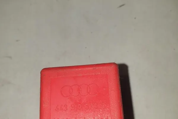 Relä SKODA OCTAVIA I 1.6L 1996 image 2