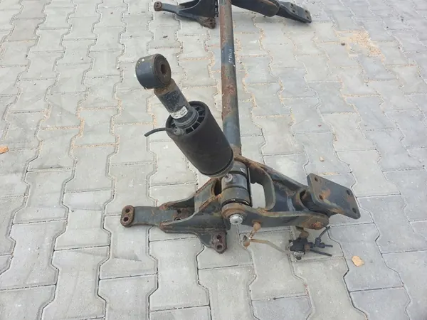 OEM 55563297 Vérin de basculement cabine Iveco Stralis image 3