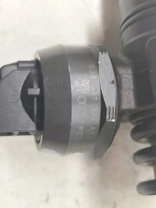 POMPOWTRYSKIWACZ VW Passat V 1.9 TDI OEM 038130073AJ image 2