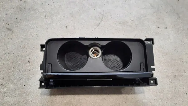 Maserati Ghibli bekerhouder OEM 670011133 - dashboard image 3