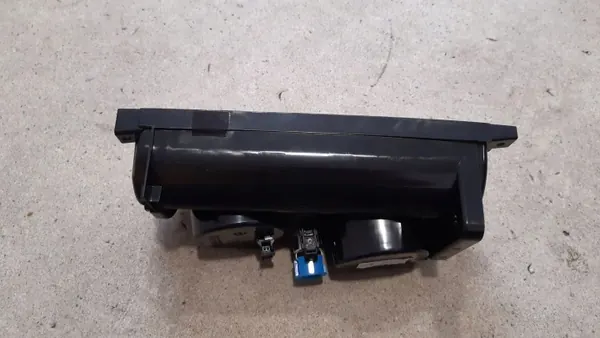 Maserati Ghibli bekerhouder OEM 670011133 - dashboard image 6