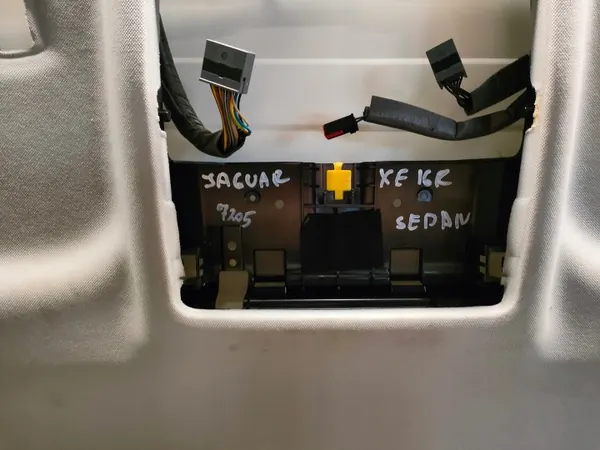 JAGUAR XE SEDAN PODSUFITKA SZYBERDACH OEM image 8