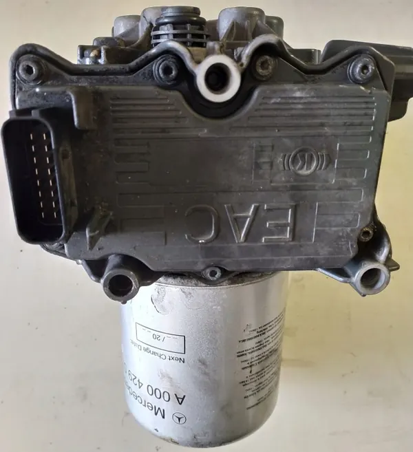 Mercedes Actros MP4 Lufttrockner Basis A0014460464 image 4