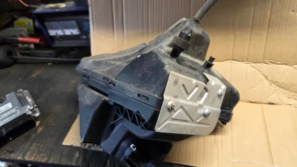 Audi Luchtfilterhuis OEM 8R0133835F voor A4 B8 image 3