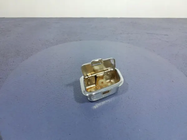 Aschenbecher Fiat 125P OEM Lochow-317541- Gebraucht image 3
