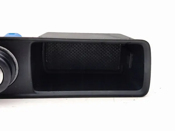 Encendedor Audi Q3 2019 OEM 83C863349 image 3