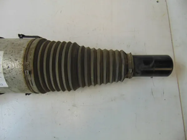 Audi Q8 Fram Luftfjädring OEM 4M4616039N - Begagnad image 3