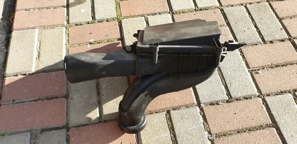 Mercedes-Benz Ilmansuodattimen kotelo image 2