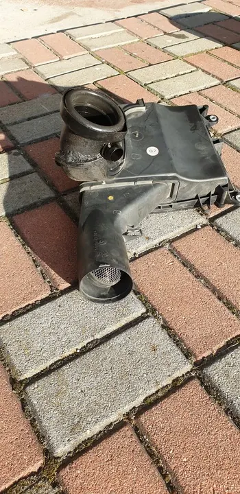 Mercedes-Benz Ilmansuodattimen kotelo image 4