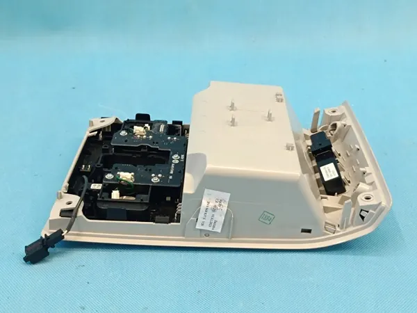 Skoda Superb 3 Kombi Takljus OEM 3V0868837E image 8
