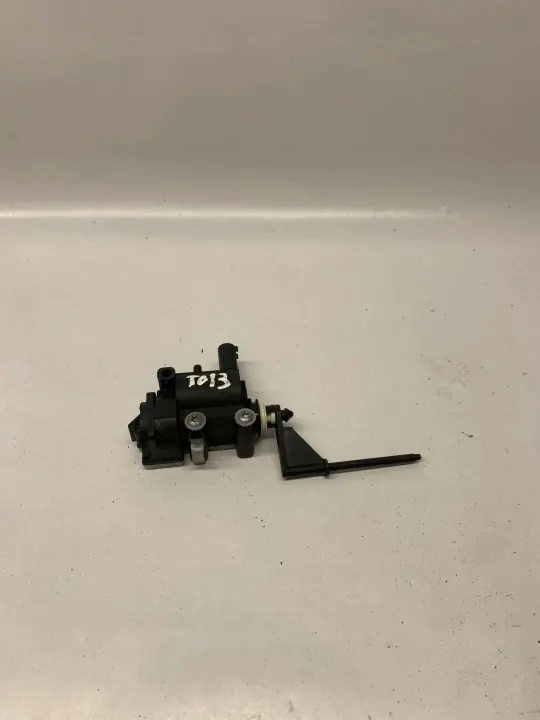 Bouchon de réservoir avec serrure OEM 67116985881 BMW 3 Cabrio image 2