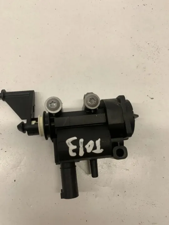Bouchon de réservoir avec serrure OEM 67116985881 BMW 3 Cabrio image 6