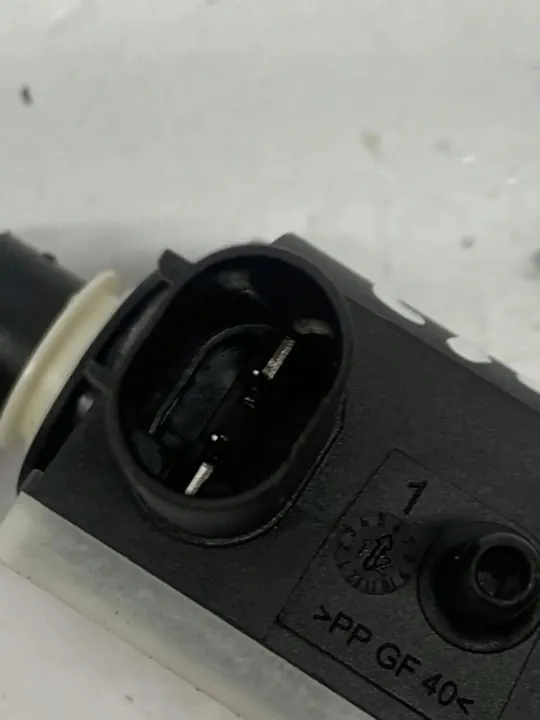 Bouchon de réservoir avec serrure OEM 67116985881 BMW 3 Cabrio image 8