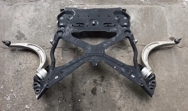 Sous-cadre de suspension avec bras de contrôle Audi A5 A4 image 2