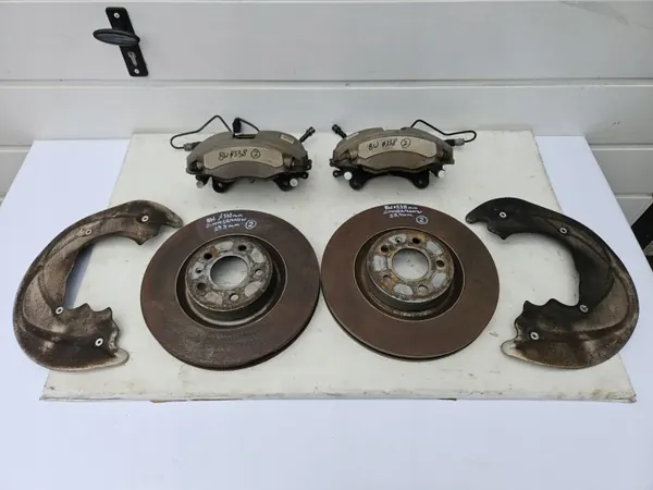 OEM 8W05BK 8W06BK Frambromsok Audi A4 B9 image 2