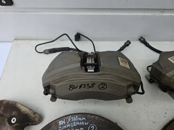OEM 8W05BK 8W06BK Frambromsok Audi A4 B9 image 3