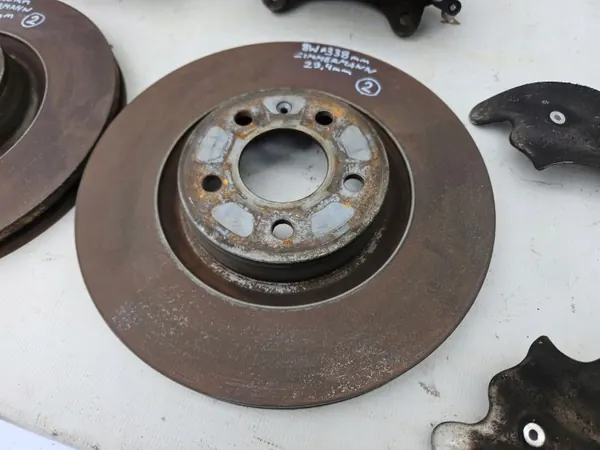 OEM 8W05BK 8W06BK Frambromsok Audi A4 B9 image 7