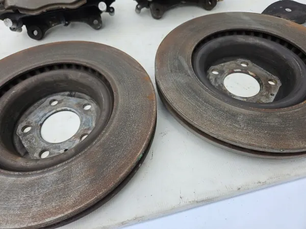 OEM 8W05BK 8W06BK Frambromsok Audi A4 B9 image 9
