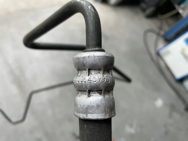 Mangueira de direção assistida VOLVO S60 V70 2.5T OEM 30645990 image 6